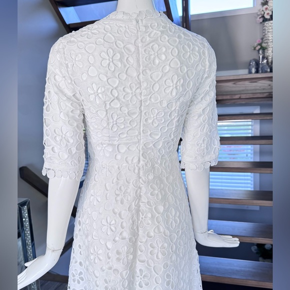 New 🦢 High-End White Embroidered Eyelet V-Neck Dress - Picture 10 of 17